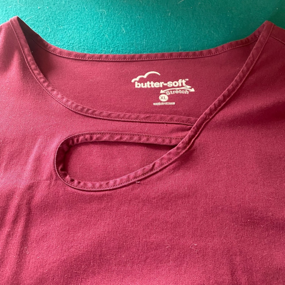 Butter soft stretch scrub top with key-hole burgundy in color size XL used